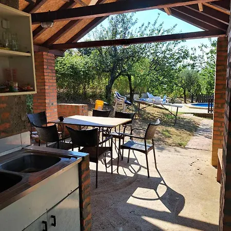 Janja Villa *